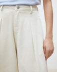 Rim Pleated Jeans close up front