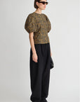 Lino Top full body side