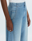 Pistola Lottie Barrel Leg Jean super close up