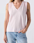 Amo Dona Tee front