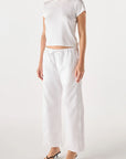 model wearing the simone white pant and a short sleeve with tee with a white background, front