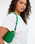 Shortie Strap Emerald Sardine on midi sac, on model's shoulder
