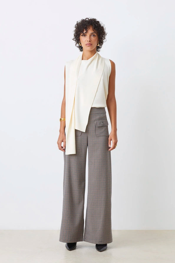 Pheres Sweater Scarf Top full body front