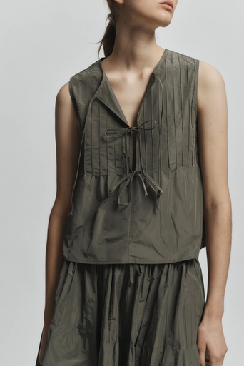 Saint Art Nina Tie Front Top top tie untied