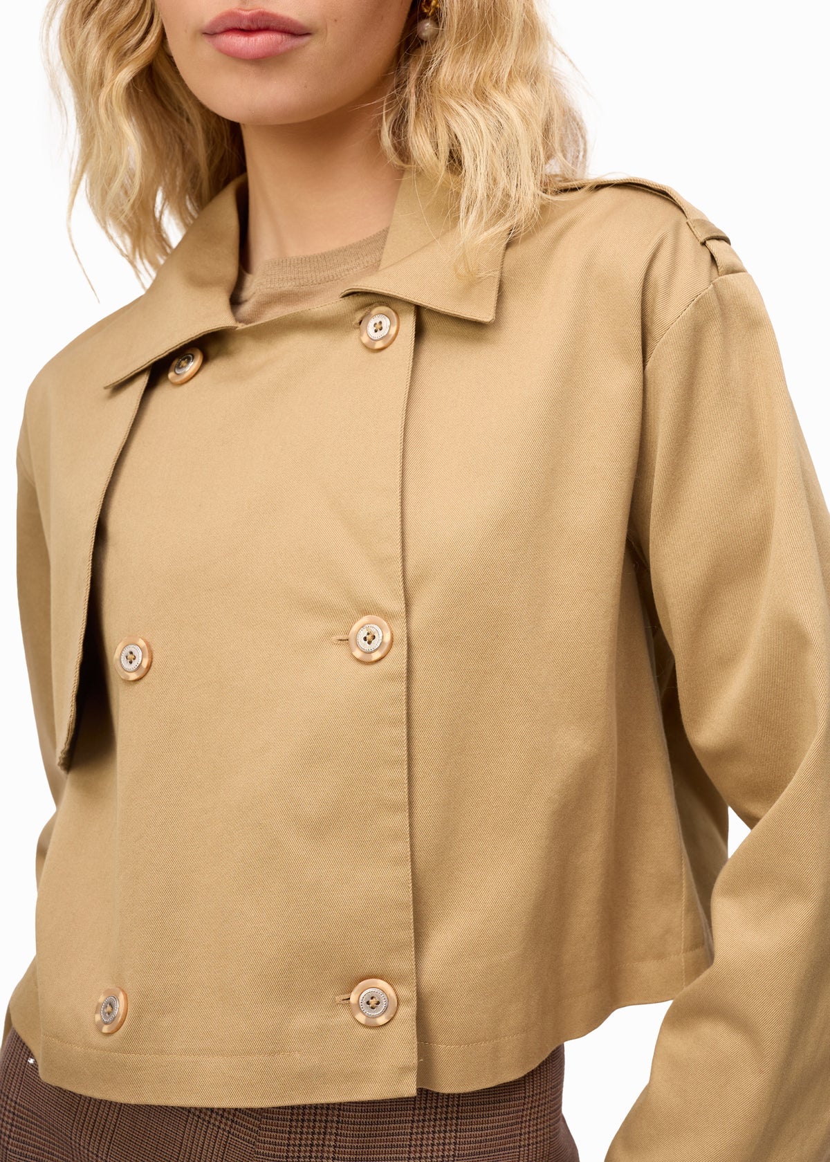 Evans Cropped Trench close up, buttoned