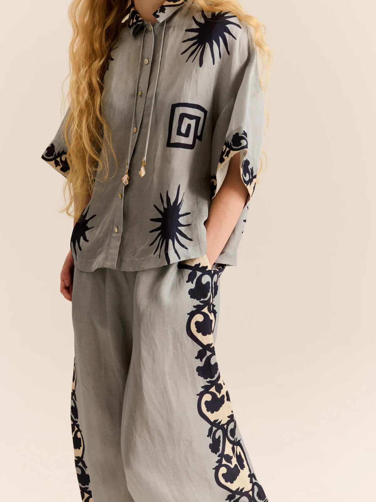 Palazzo Pant closeup front, hand in pocket