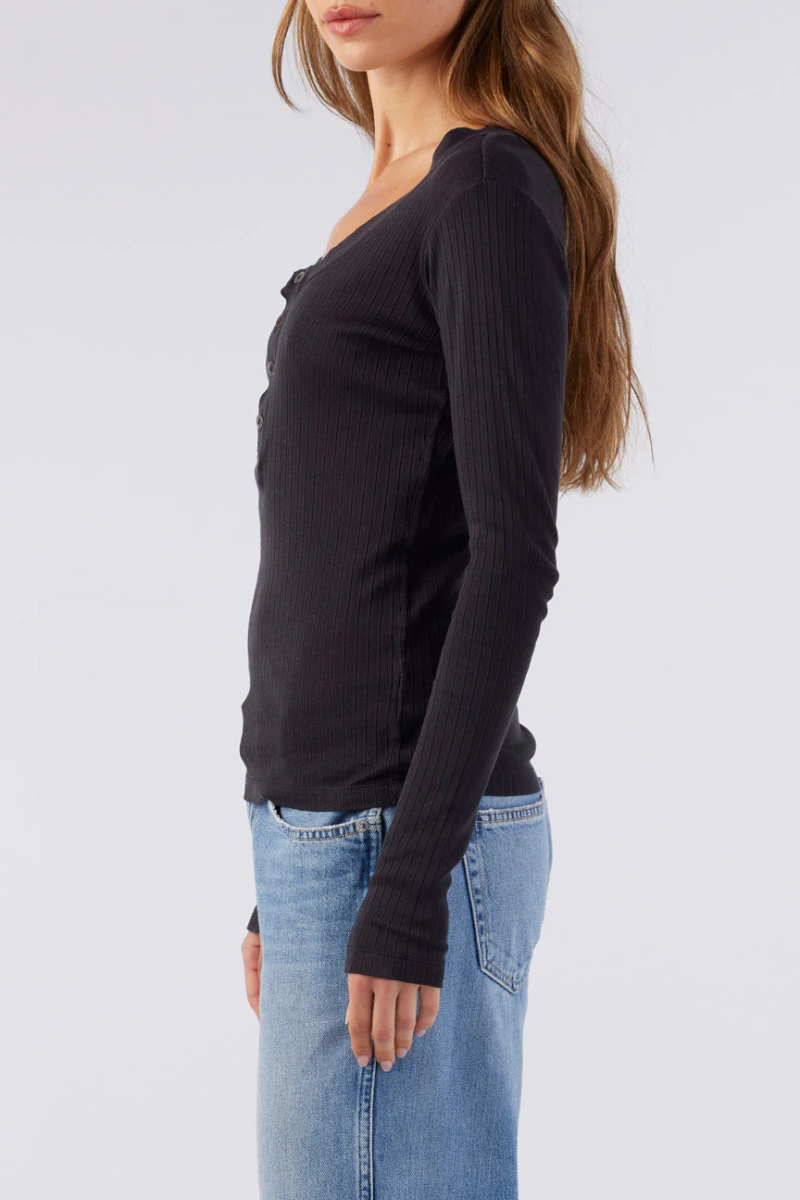 Amo Sweets Long Sleeve Tee side