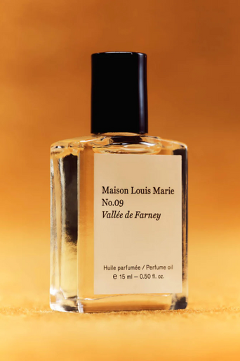 Perfume Oil No.09 Vallee De Farney .5oz angled