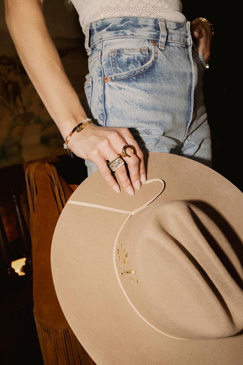 Sierra Winter Easy Rider Ring on hand