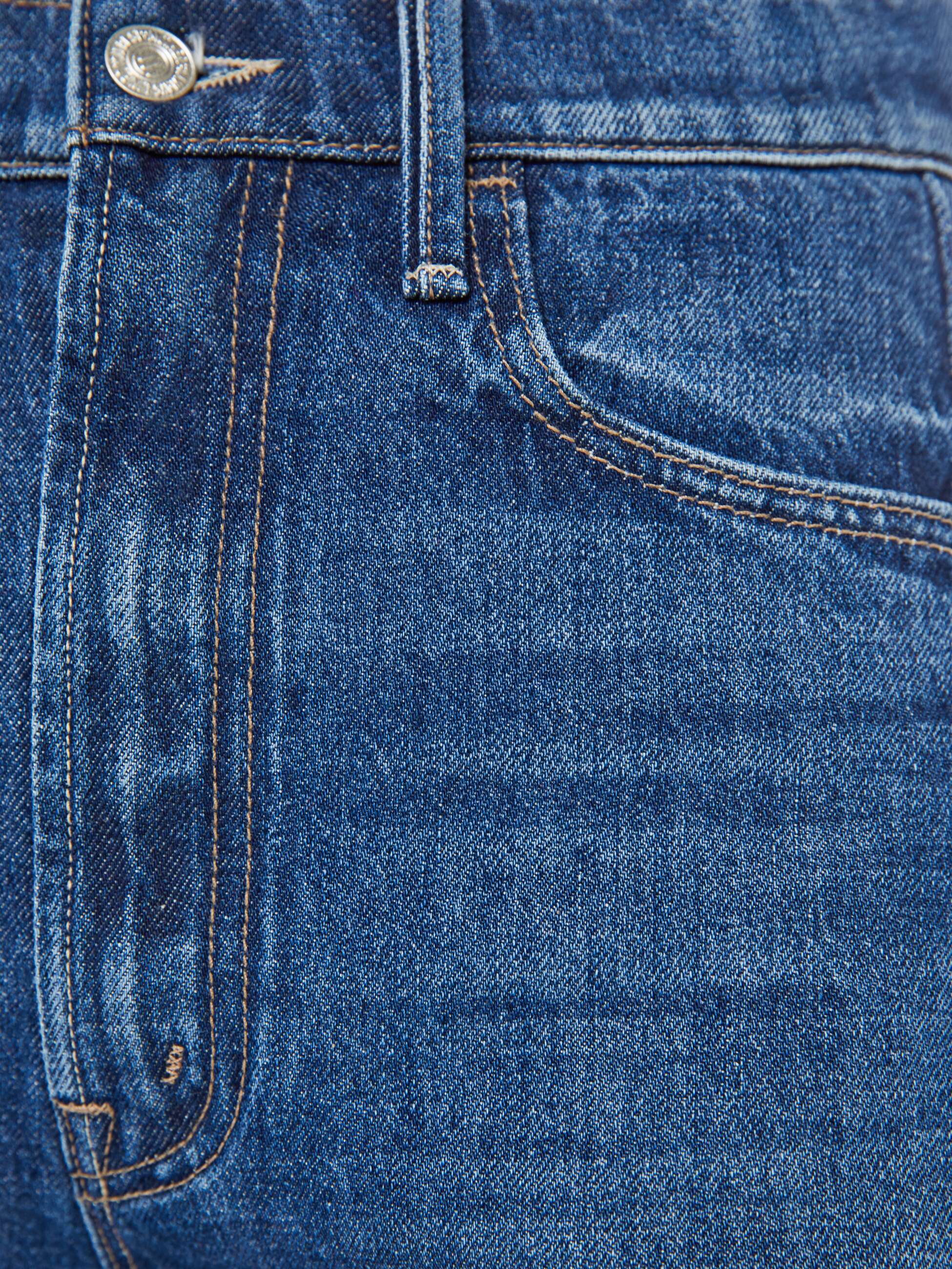 The Half Pipe Bermuda Fray super close up front