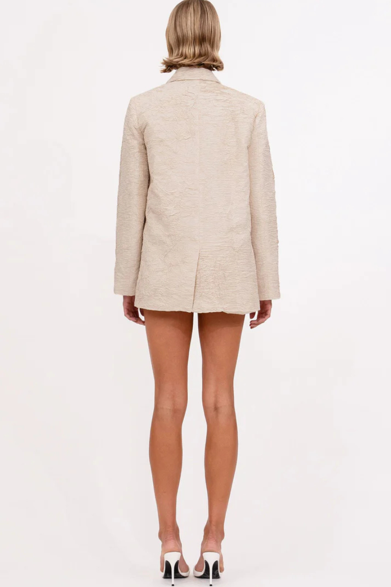 Nonchalant Eloisa Blazer back