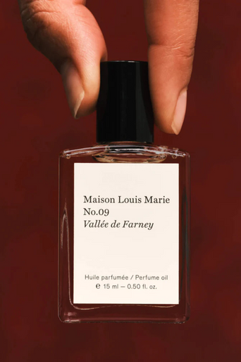 Perfume Oil No.09 Vallee De Farney .5oz held by fingers