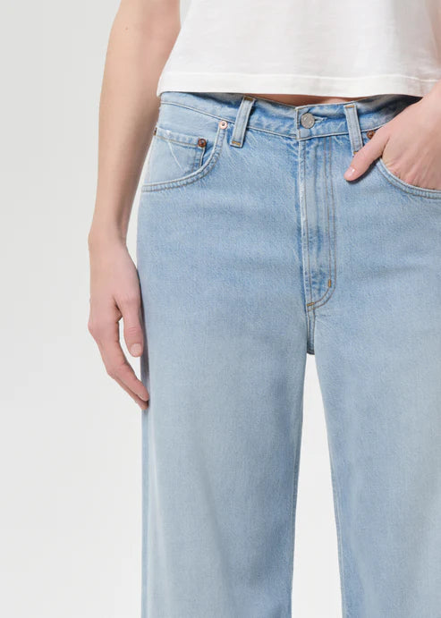 Low Curve Jean in Memory extreme close up front view