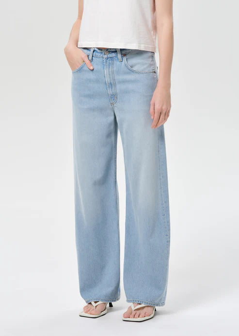 Low Curve Jean in Memory close up front view