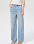 Low Curve Jean in Memory close up front view