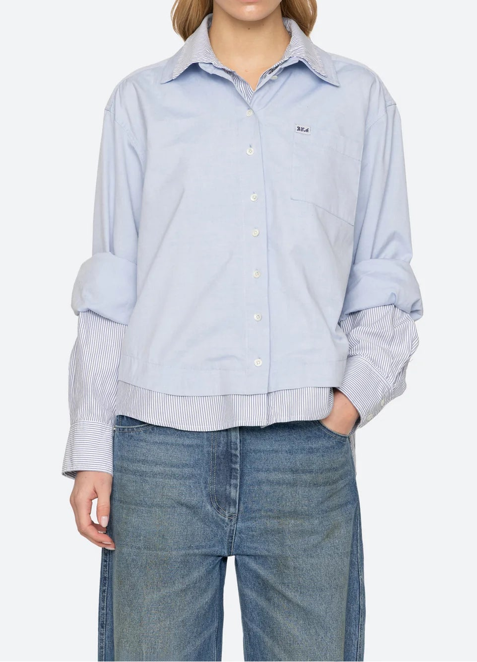 Zayna Top front, hand in jeans pockets