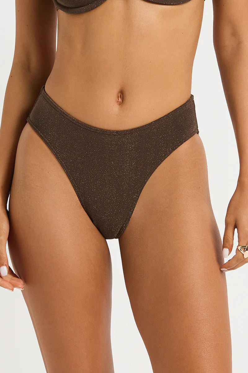 Olivia Brief Walnut close up