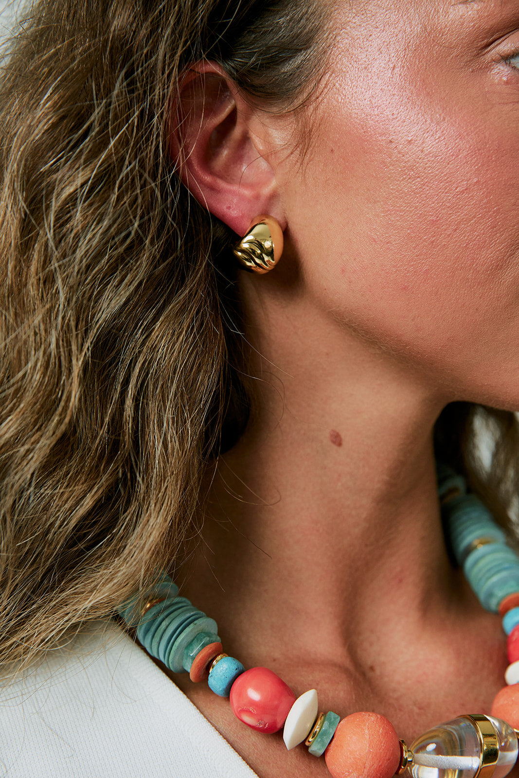 Nelle Hoops Gold on model