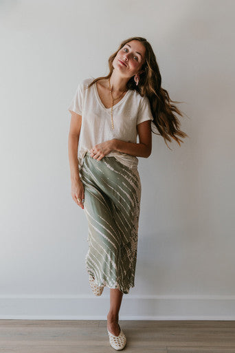 Velvet V Neck Linen Knit Tee full body