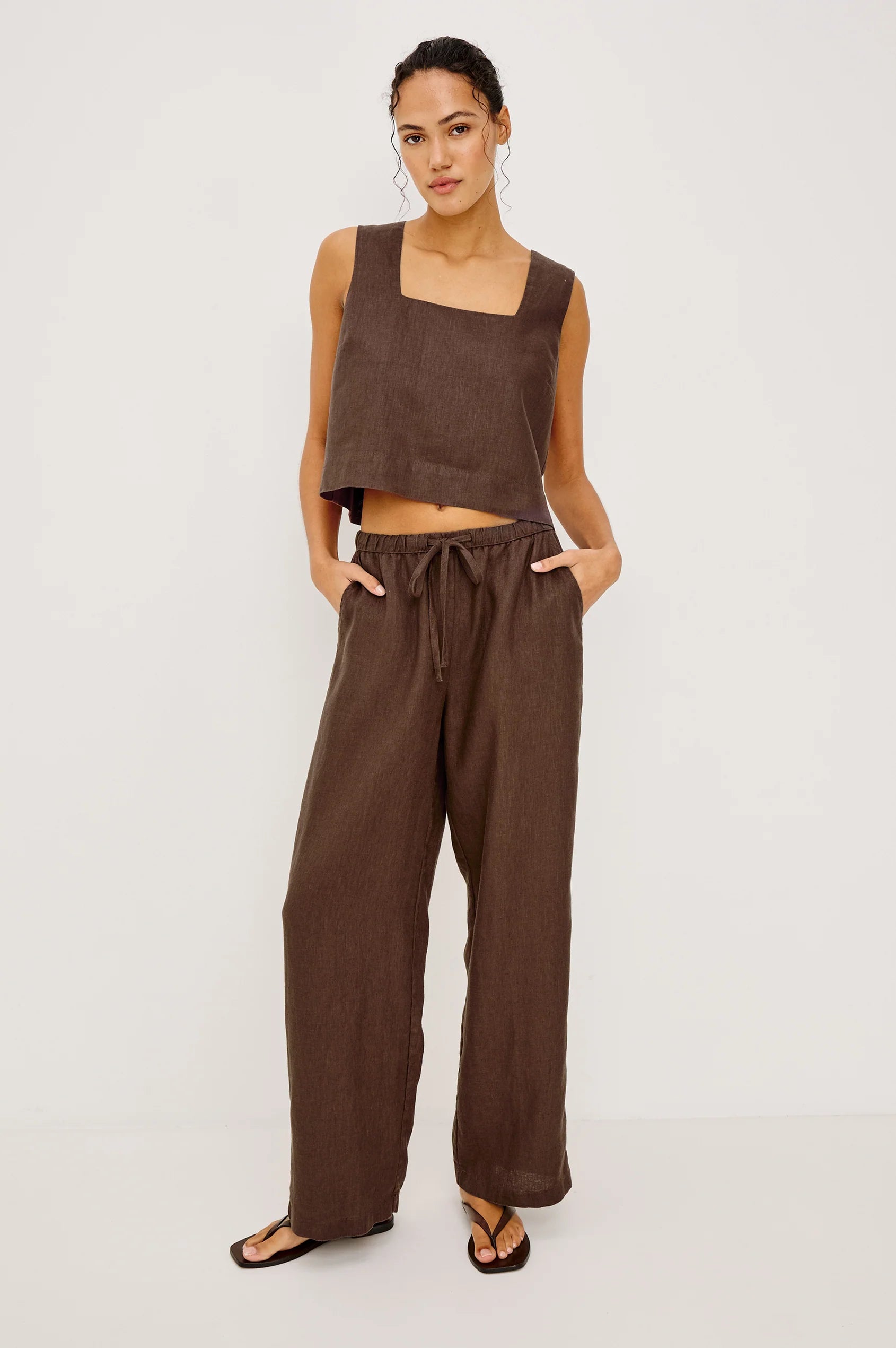 Emmie Pant Espresso full body front, hands in pockets