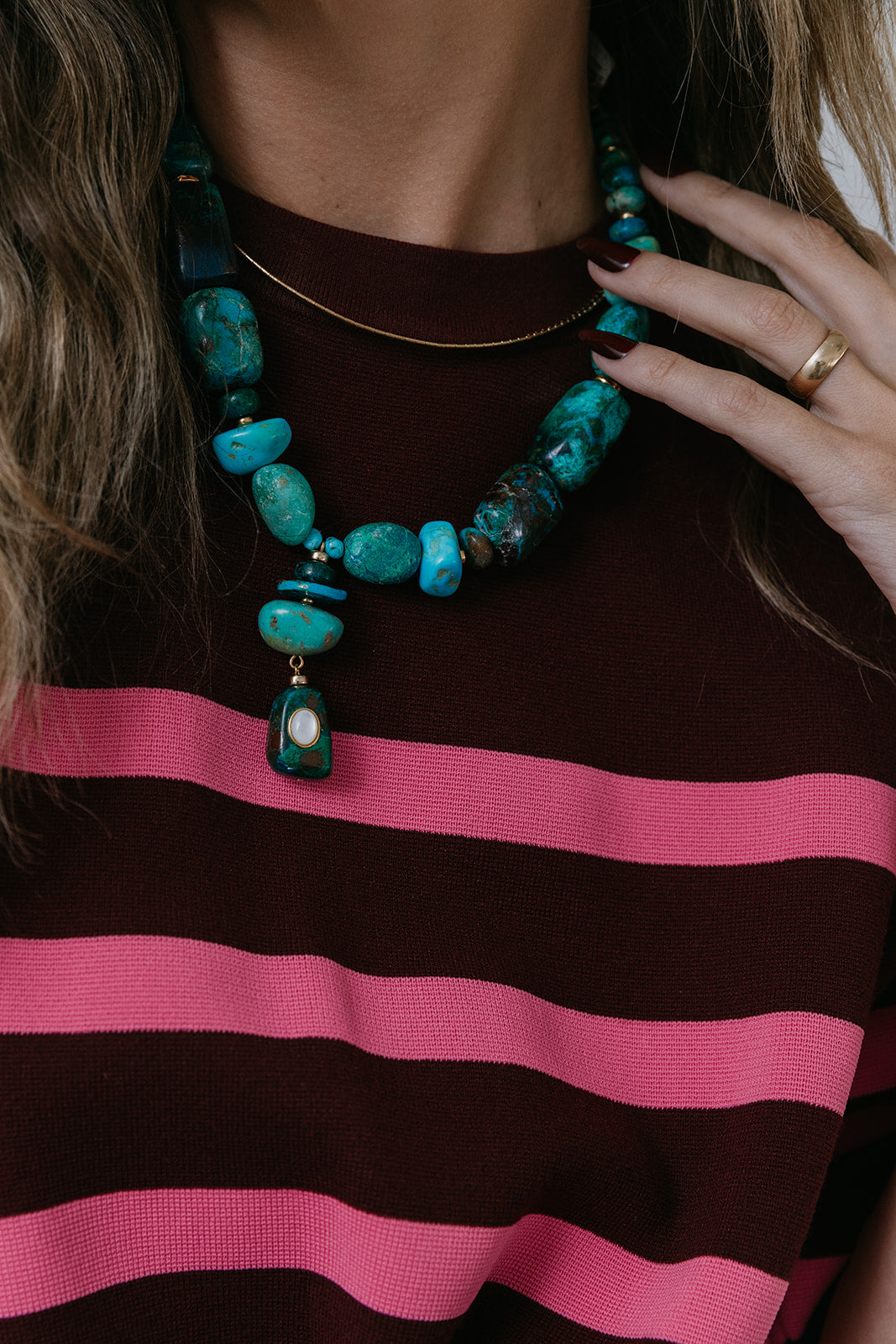 Andamento Necklace on model