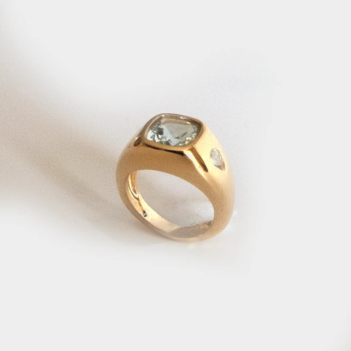 Giulia Pinky Ring Aquamarine standing up