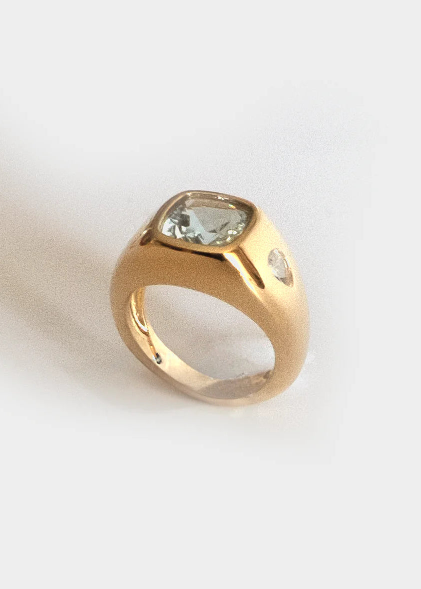 Giulia Pinky Ring Aquamarine standing up