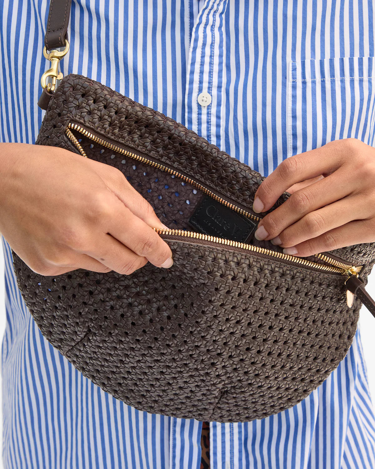 Grande Fanny in Chocolate Rattan close up front view on model opening bag