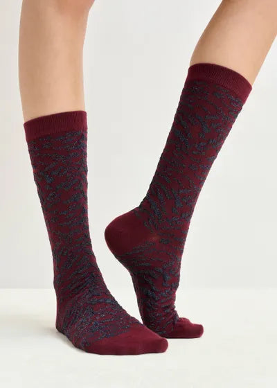 Ifari Zebra Jacquard Socks Margot Mauve on model