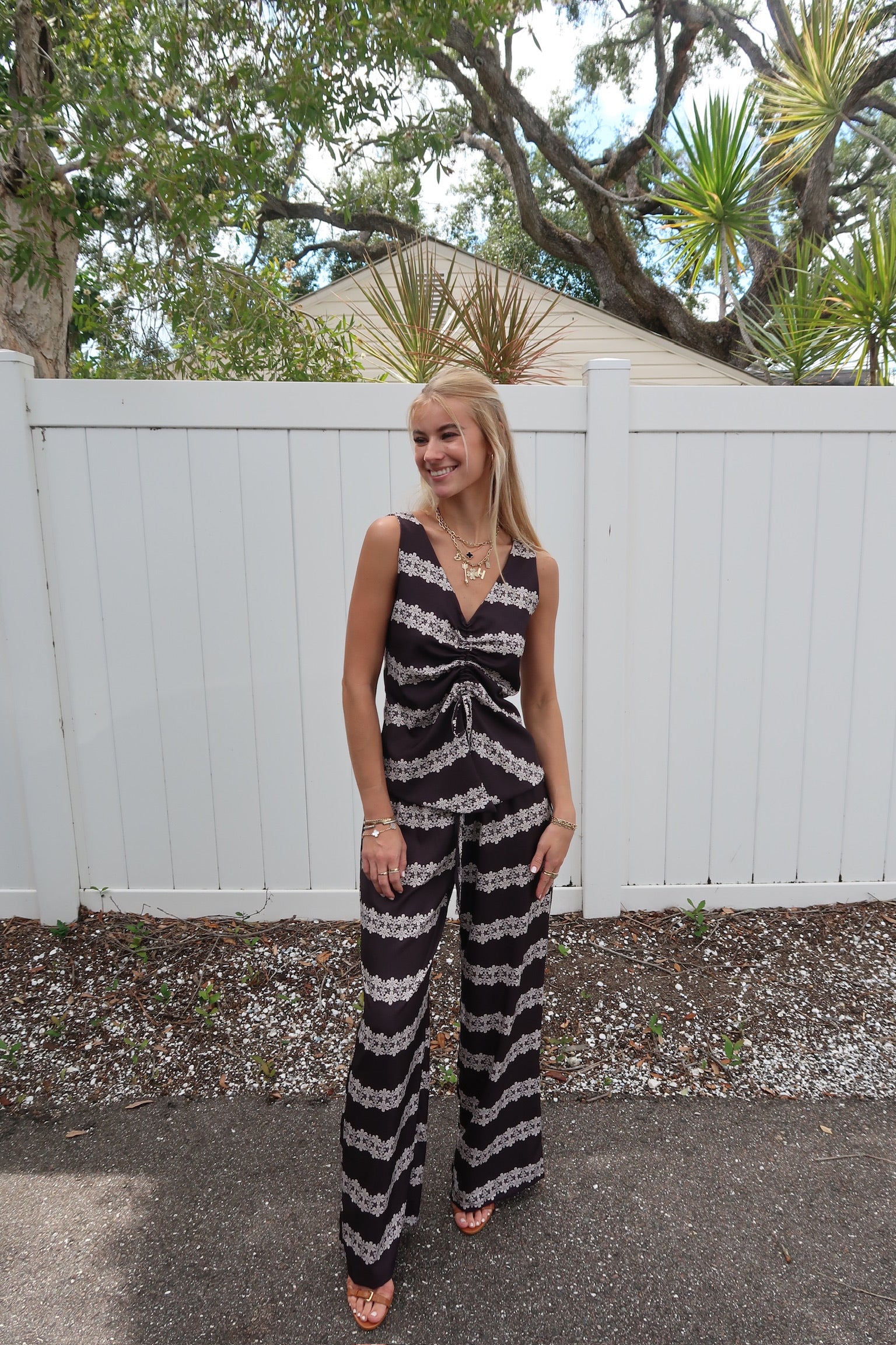 Fuego Top and Helecho Pants full body front
