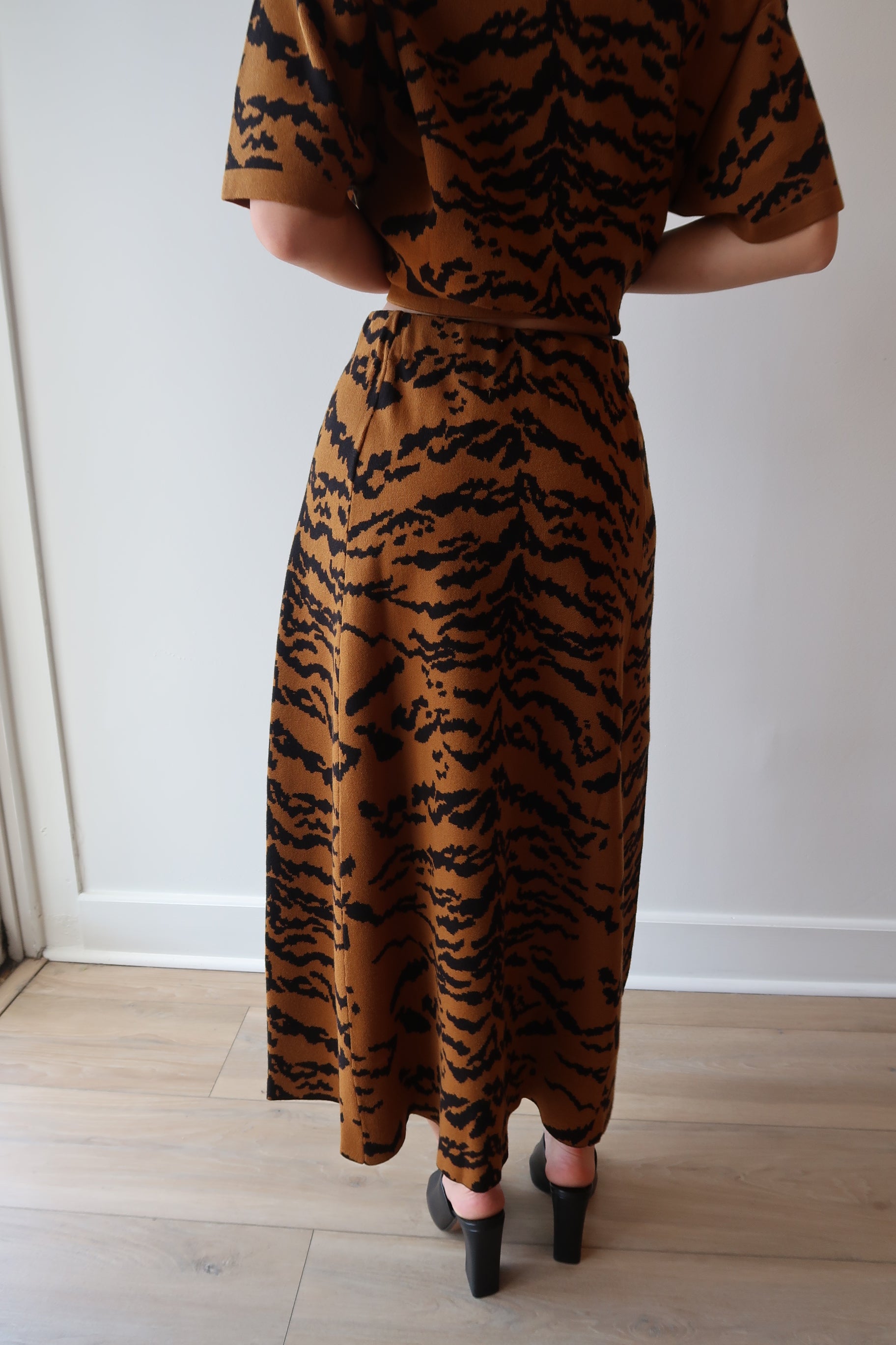 Italicca Tiger Print Knit Midi Skirt back close up