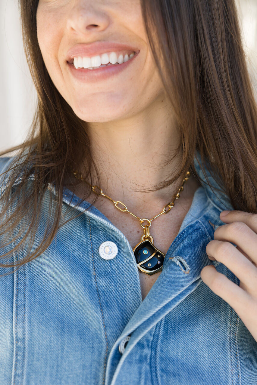 Lizzie Fortunato Agate Shell Pendant Necklace detail