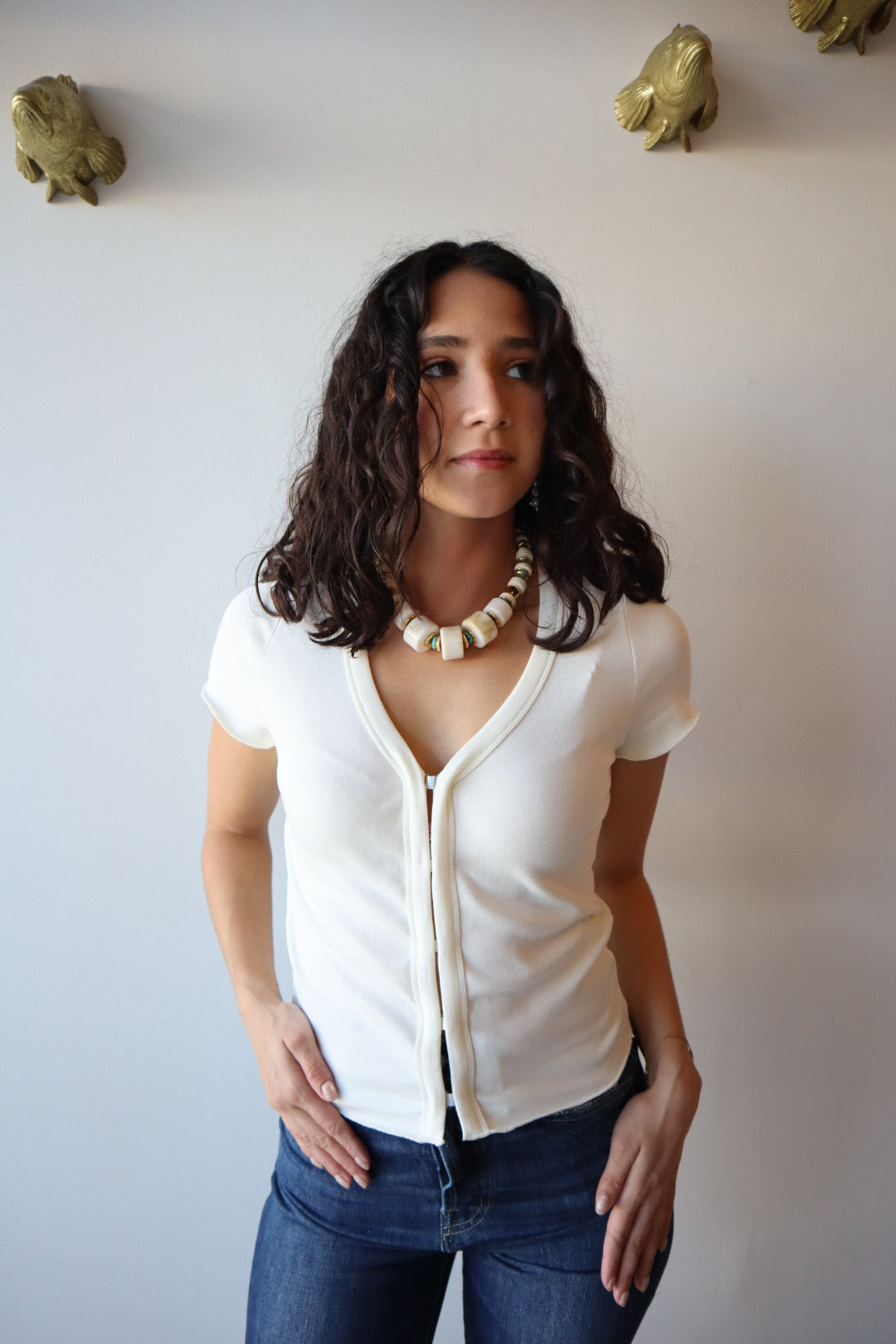 Ami Short Sleeve Hook & Eye Tee with Granada Necklace in Blanco front