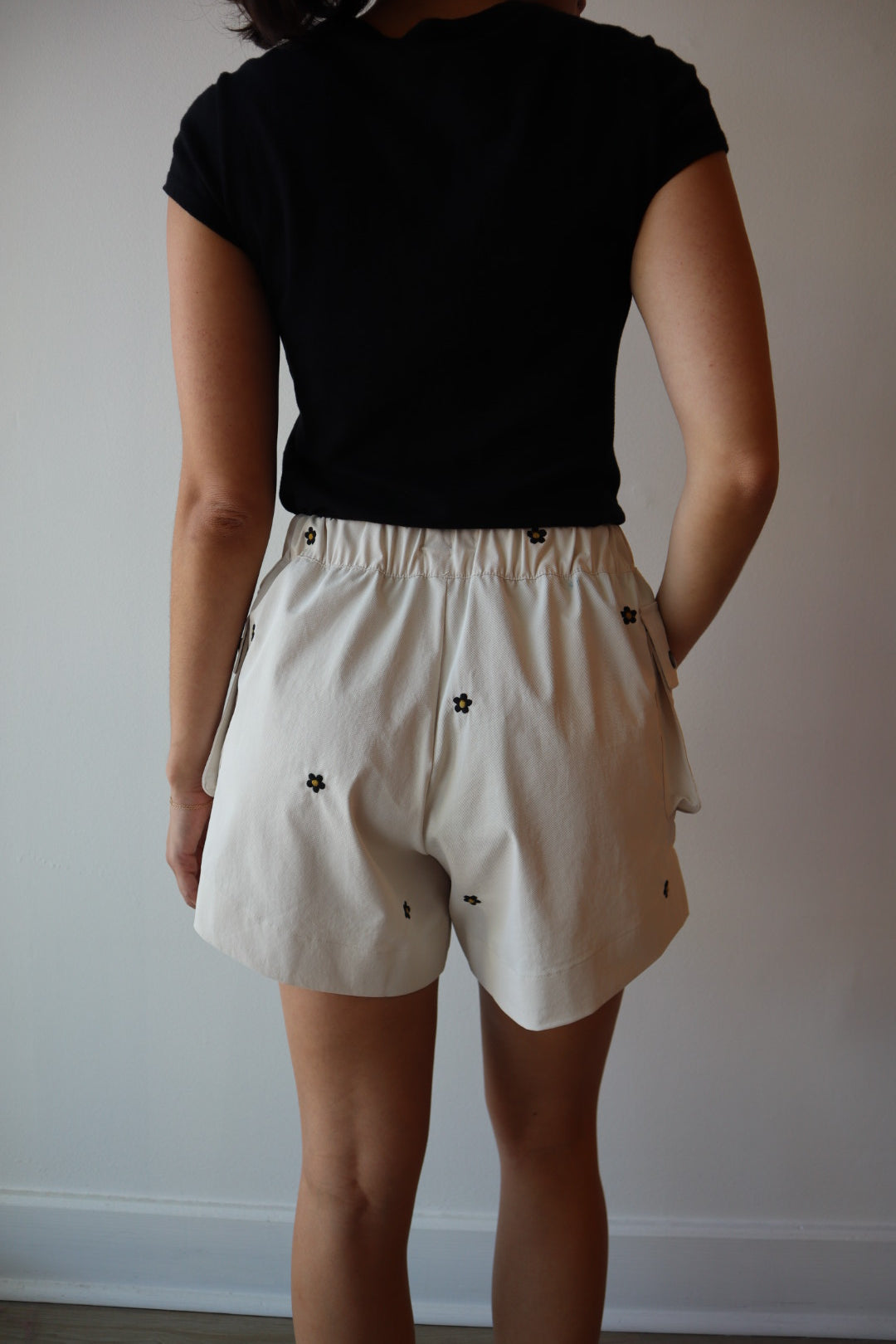 The Embroidered Cargo Short Daisies back