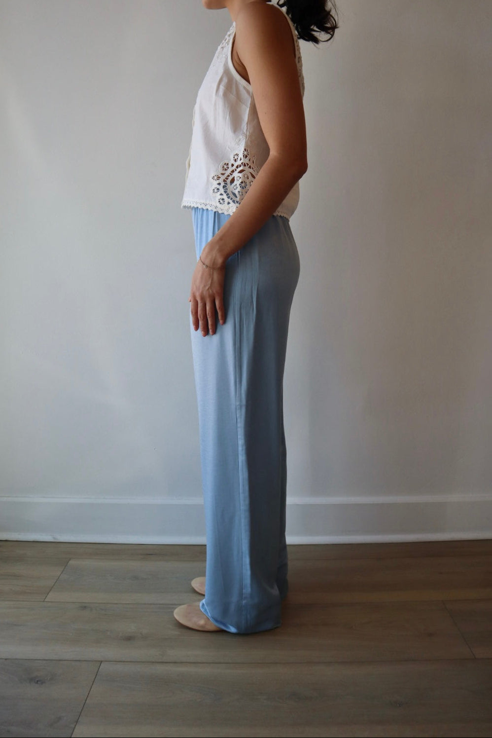 The Everything Pant in Sea Blue close up side view