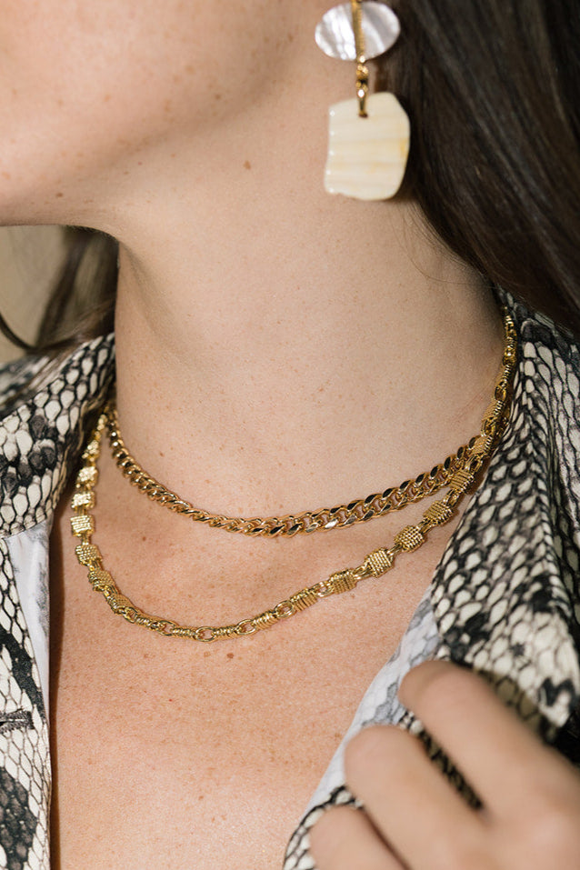 Maraias Thick Chain Necklace with twist necklace