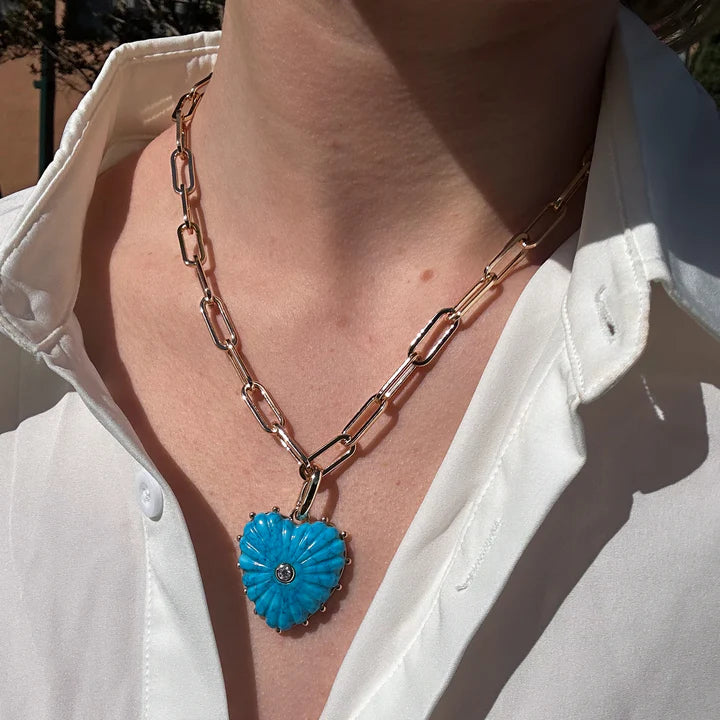 Malene Howlite Heart Clip Necklace on model