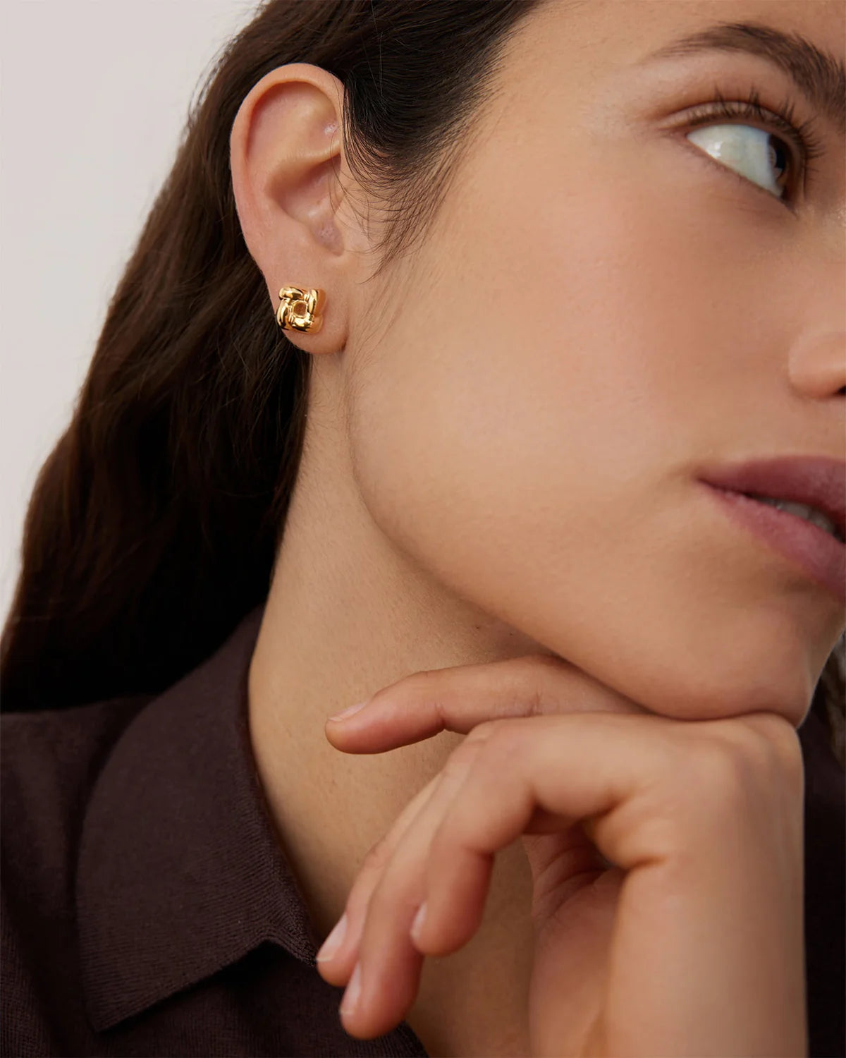 Mini Woven Square Earrings Gold on model