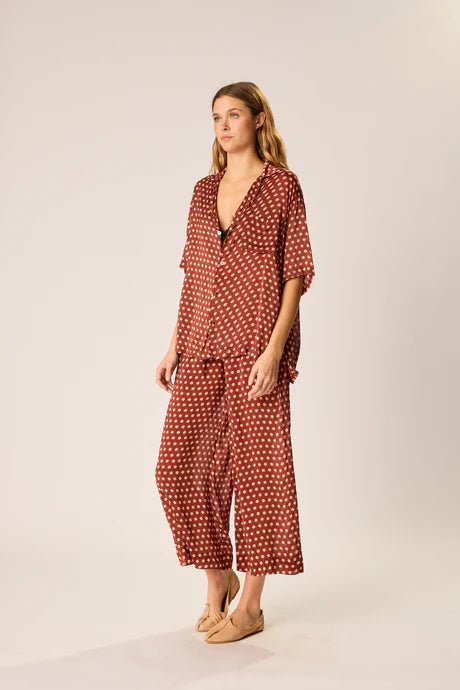 Woman wearing Lauren Pant Polka Dot on a beige background