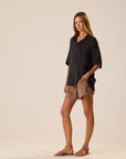 Jasper Short side view on model with hand in pocket