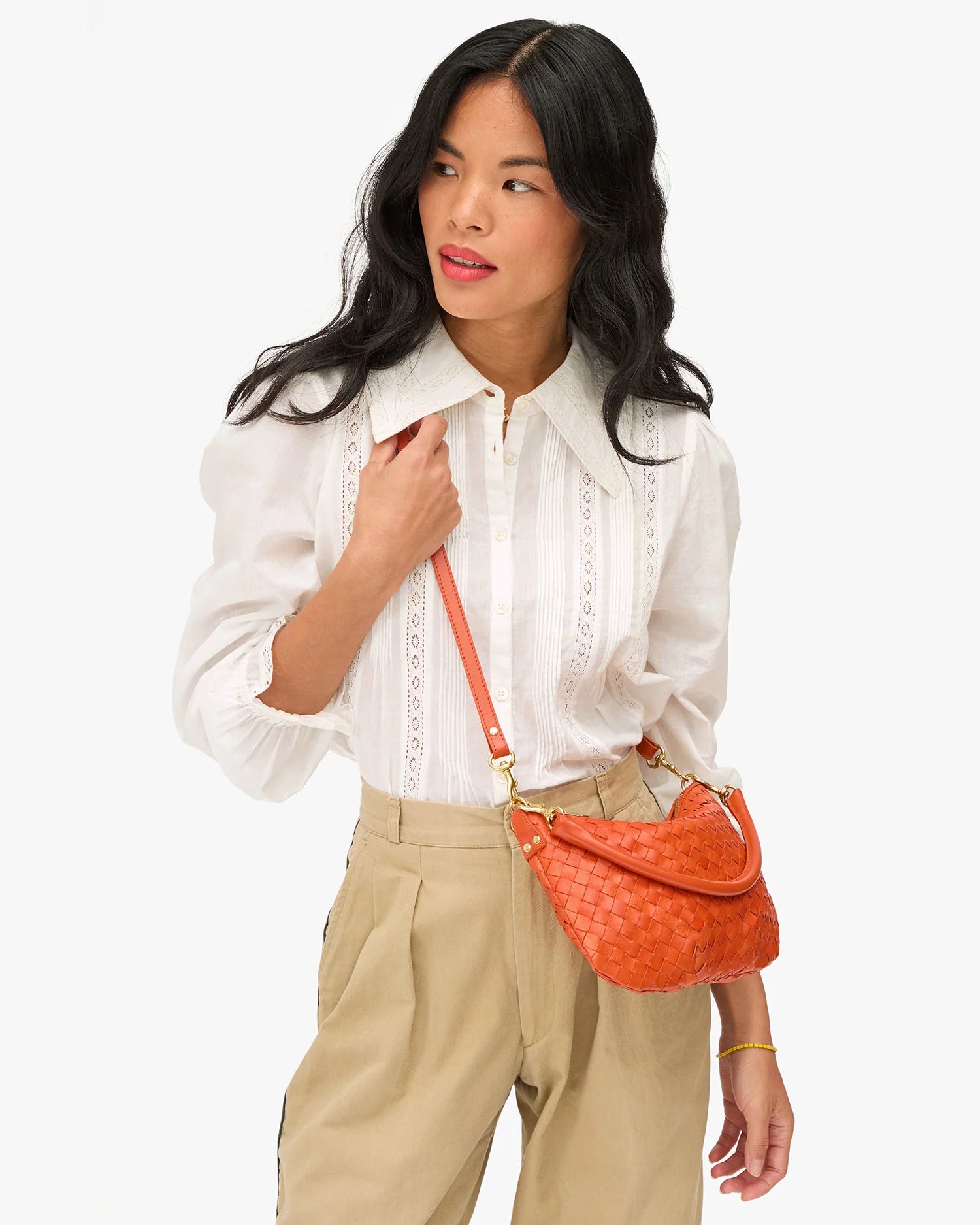 Petite Moyen Messenger Saltillo Diagonal Woven worn as crossbody