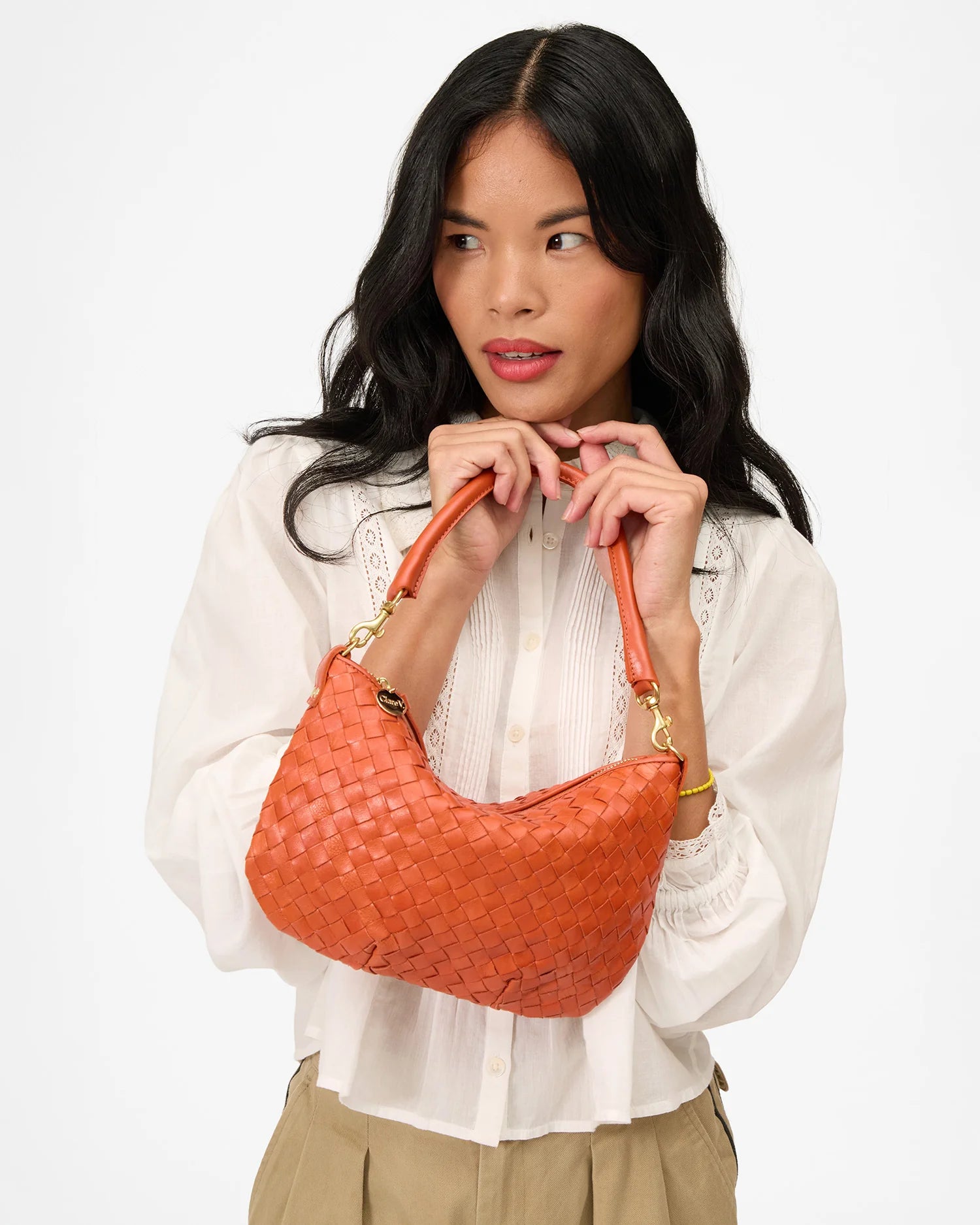Petite Moyen Messenger Saltillo Diagonal Woven held up by model