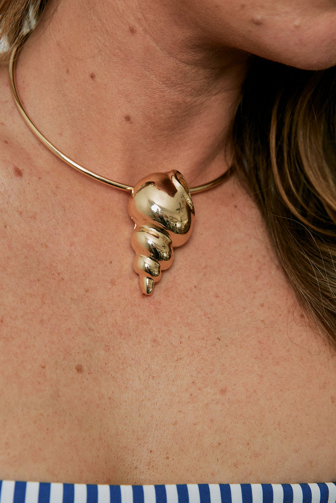 Shell Choker close up on model