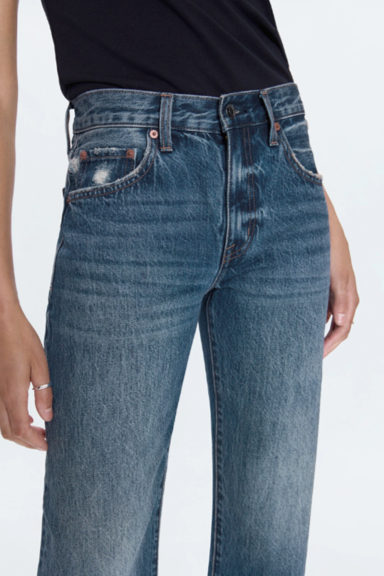 Lexi Jean in Artisan close up front