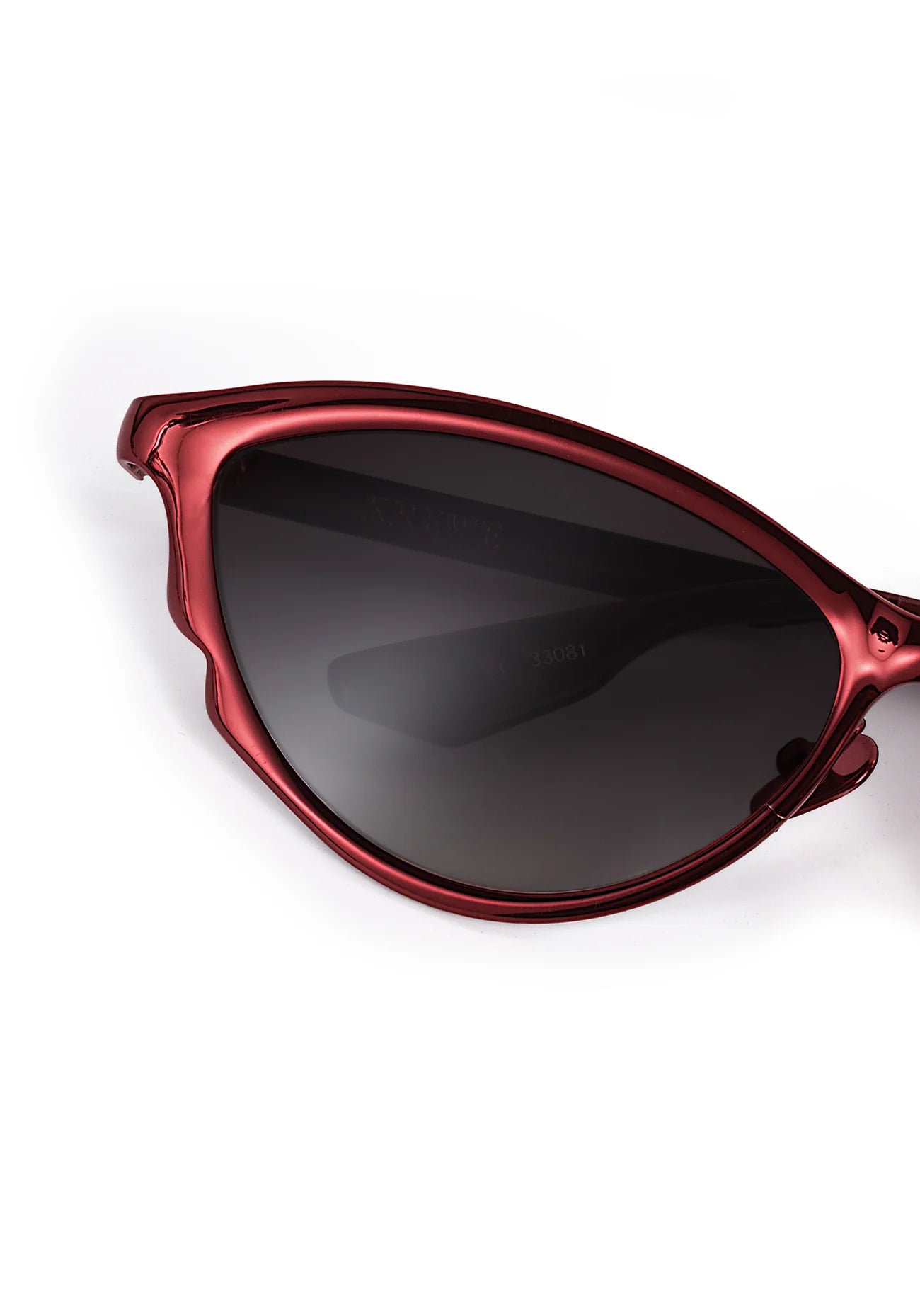 Solange Sunglasses Scarlet Chroma + Bordeaux close up scallop detail