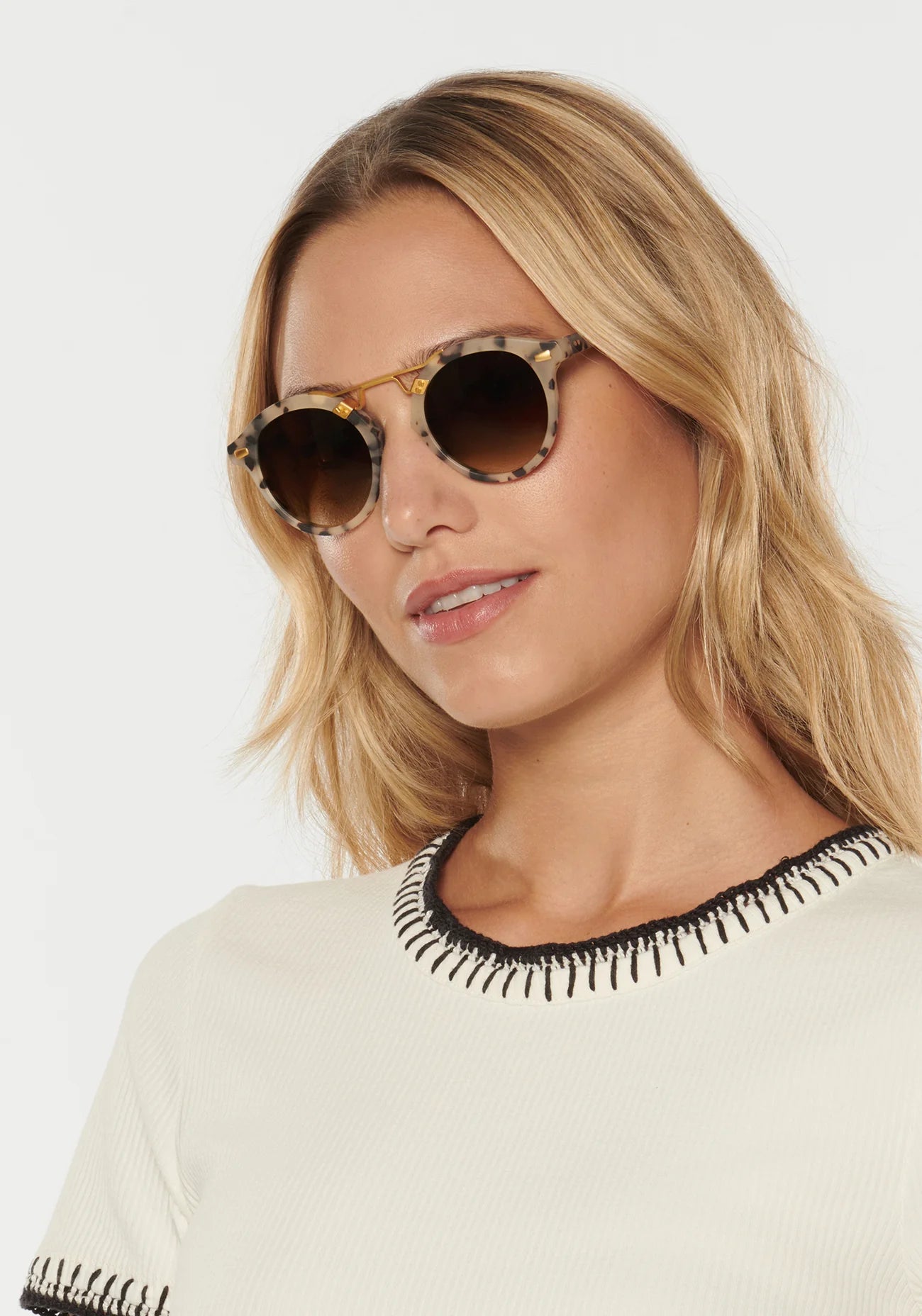 ST. LOUIS Matte Oyster 24K Sunglasses on model with average oval face shape
