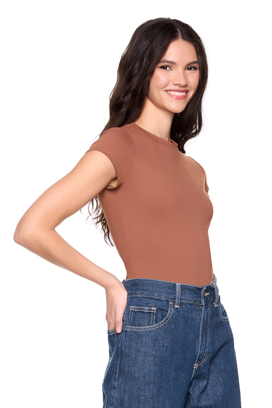 model wearing the essential short sleeve tee in toast with jeans on a white background