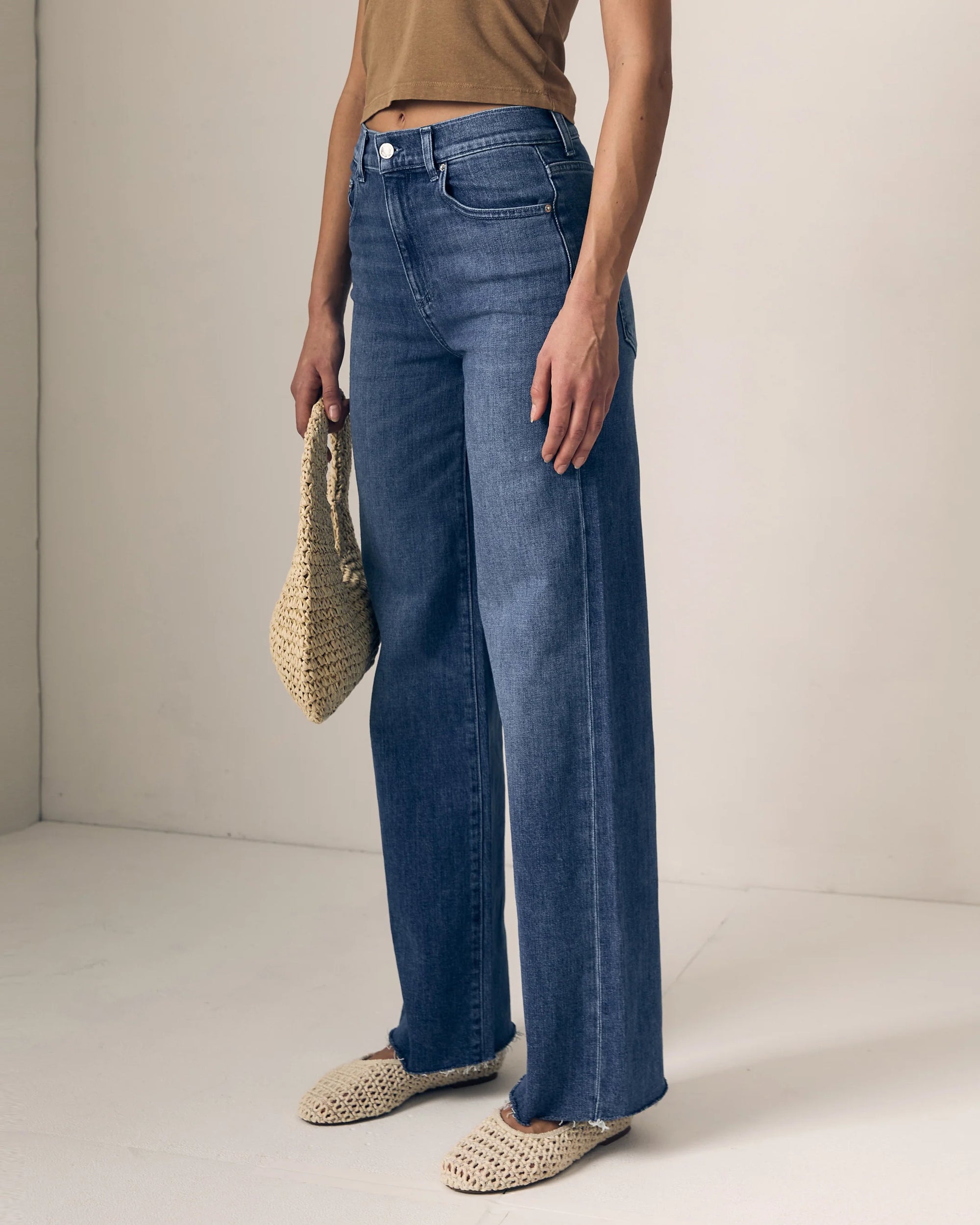 Column Jean in Millie close up side view