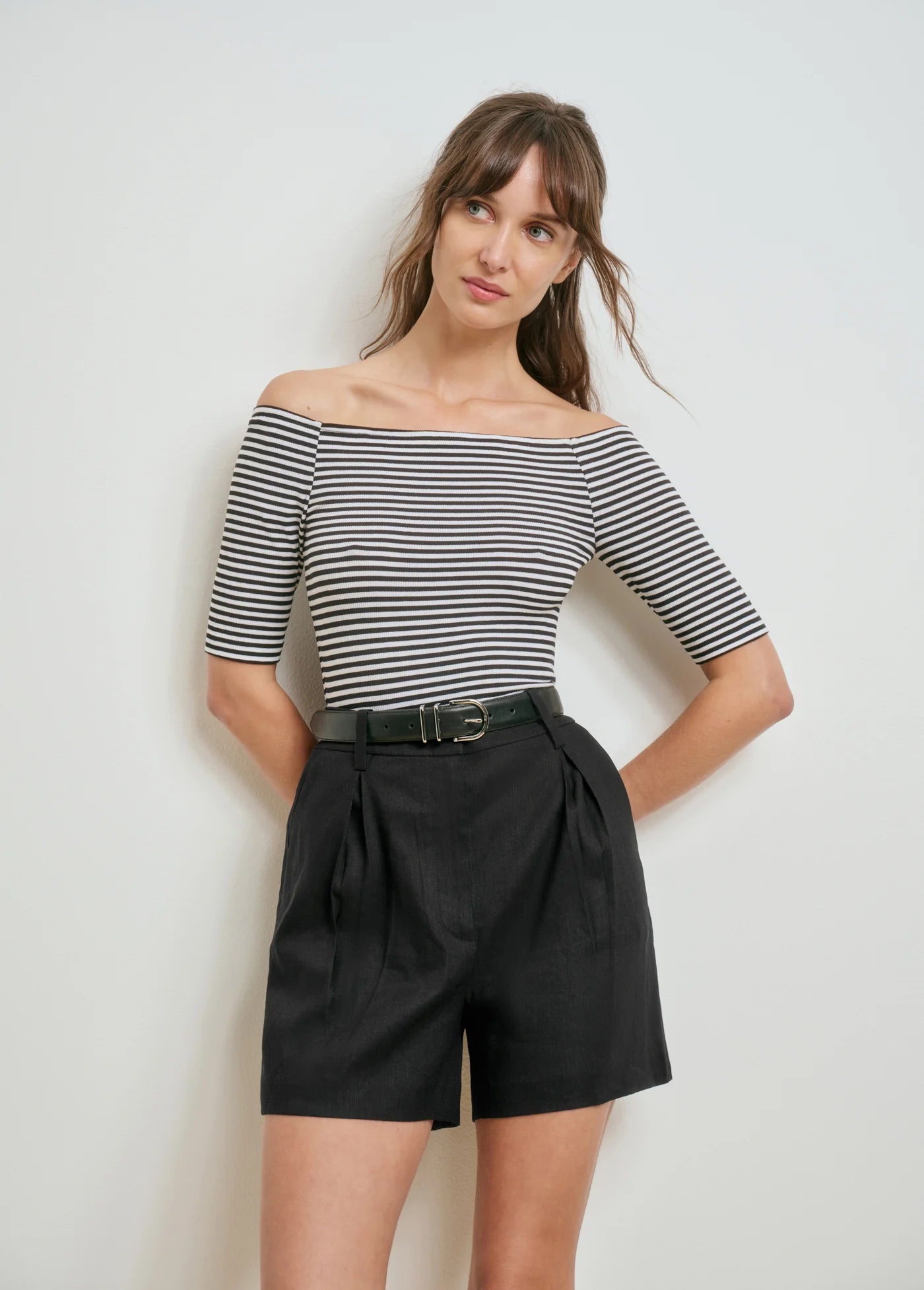 The Favorite Short with striped shirt, close up front