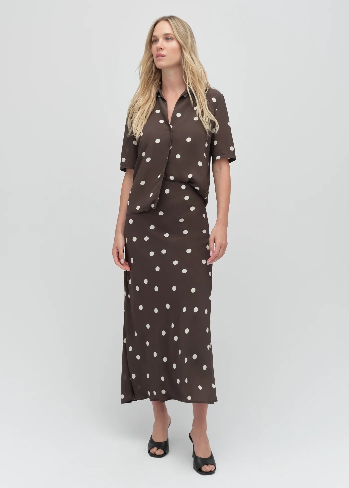 The Favorite Skirt Polka Dot full body front